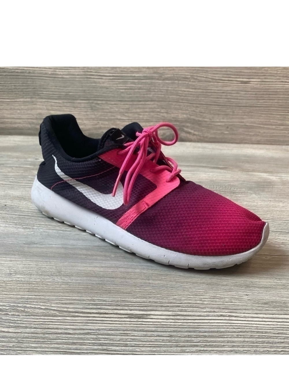 Nike Roshe Run flight weight Y6 or woman’s 7.5 ombré pink to black running shoe
